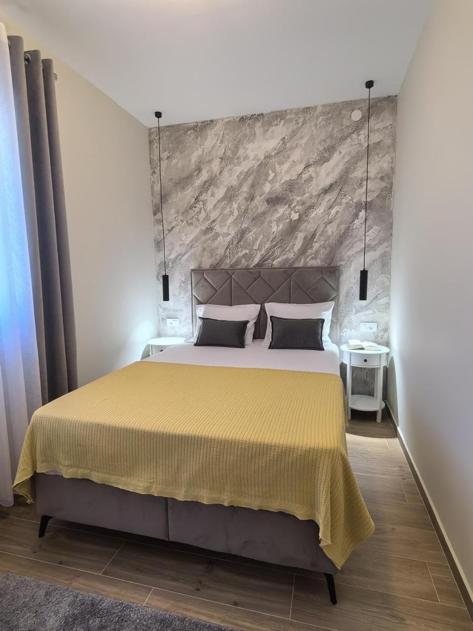 Sunny Hill - Parking - Fenced Garden - Luxury Loft Leilighet Kotor Eksteriør bilde