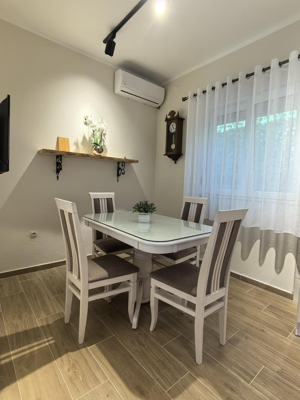 Sunny Hill - Parking - Fenced Garden - Luxury Loft Leilighet Kotor Eksteriør bilde