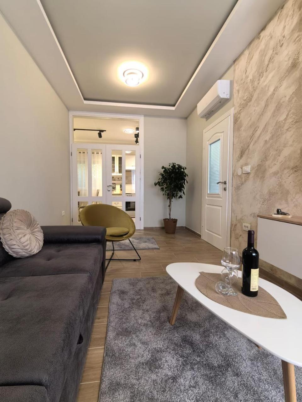 Sunny Hill - Parking - Fenced Garden - Luxury Loft Leilighet Kotor Eksteriør bilde